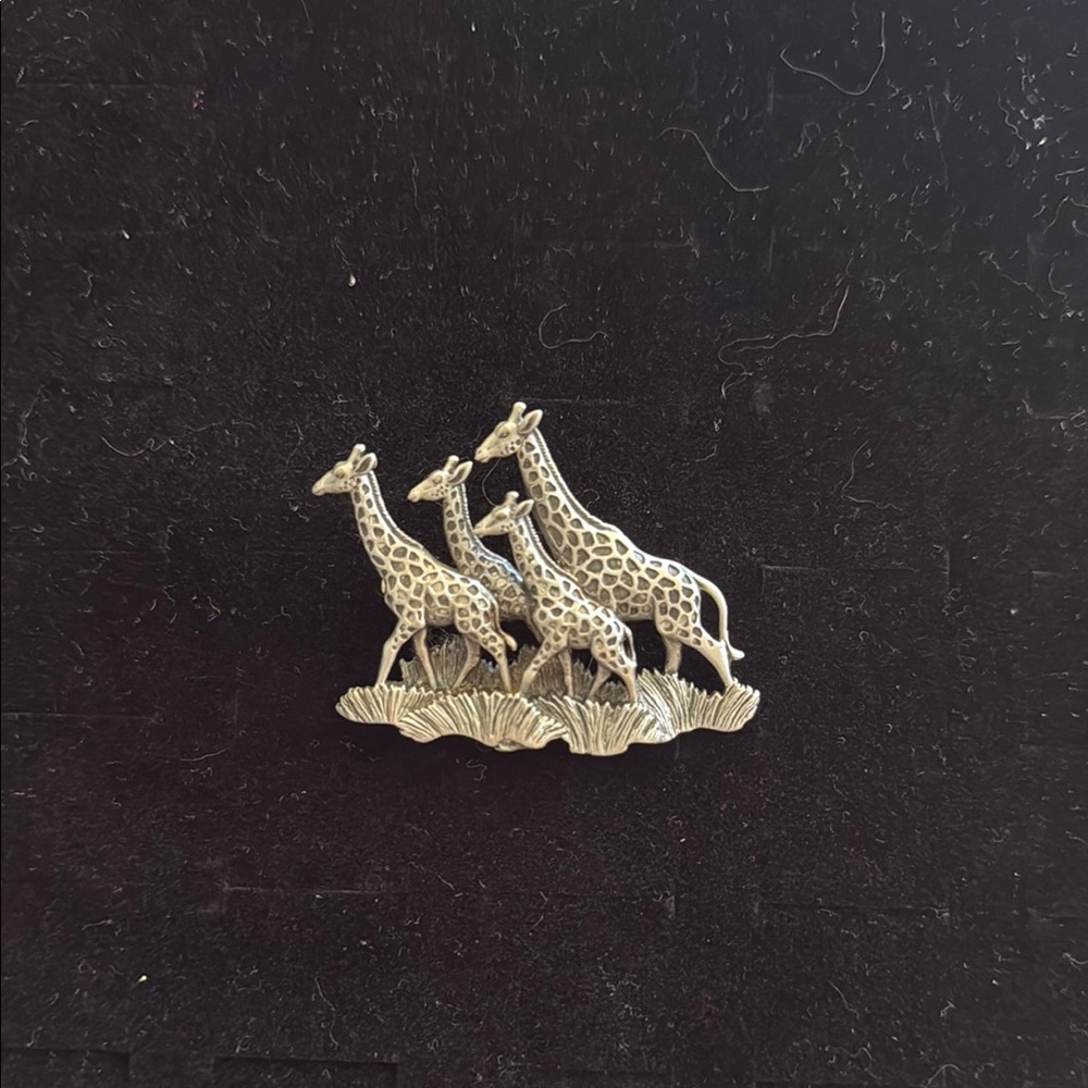 Silver Tone Giraffe Brooch - Safari Pin Fabel Makers Mark 1980s